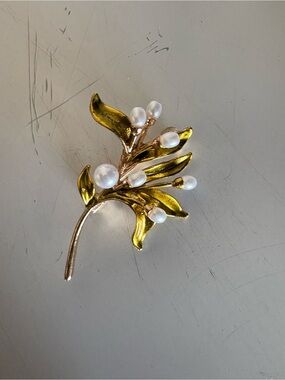 Vintage Gold and White Pearl Leaf Brooch